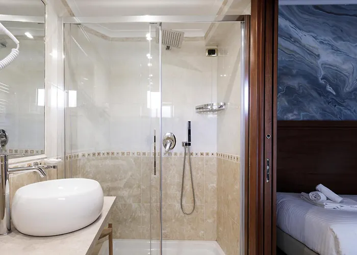 Esposizione Luxury Otel