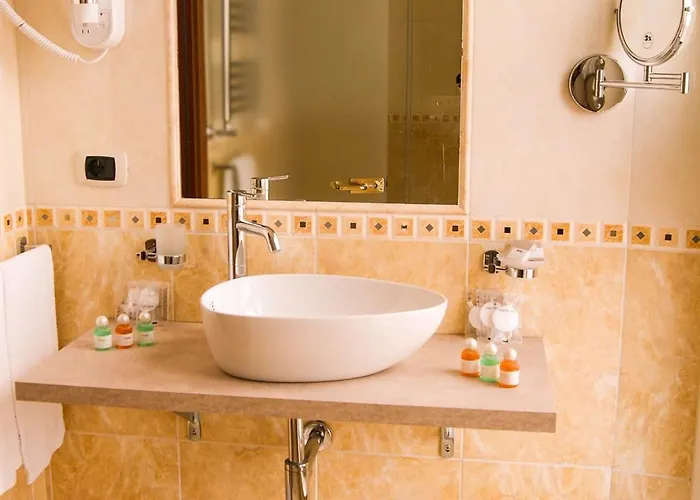 Esposizione Luxury Hotel 3*